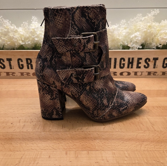 Freebird by Steven Shoes - Freebird By Steven Joey Leather Ankle Boots Brown Snake Embossed Womens Sz 9 NEW